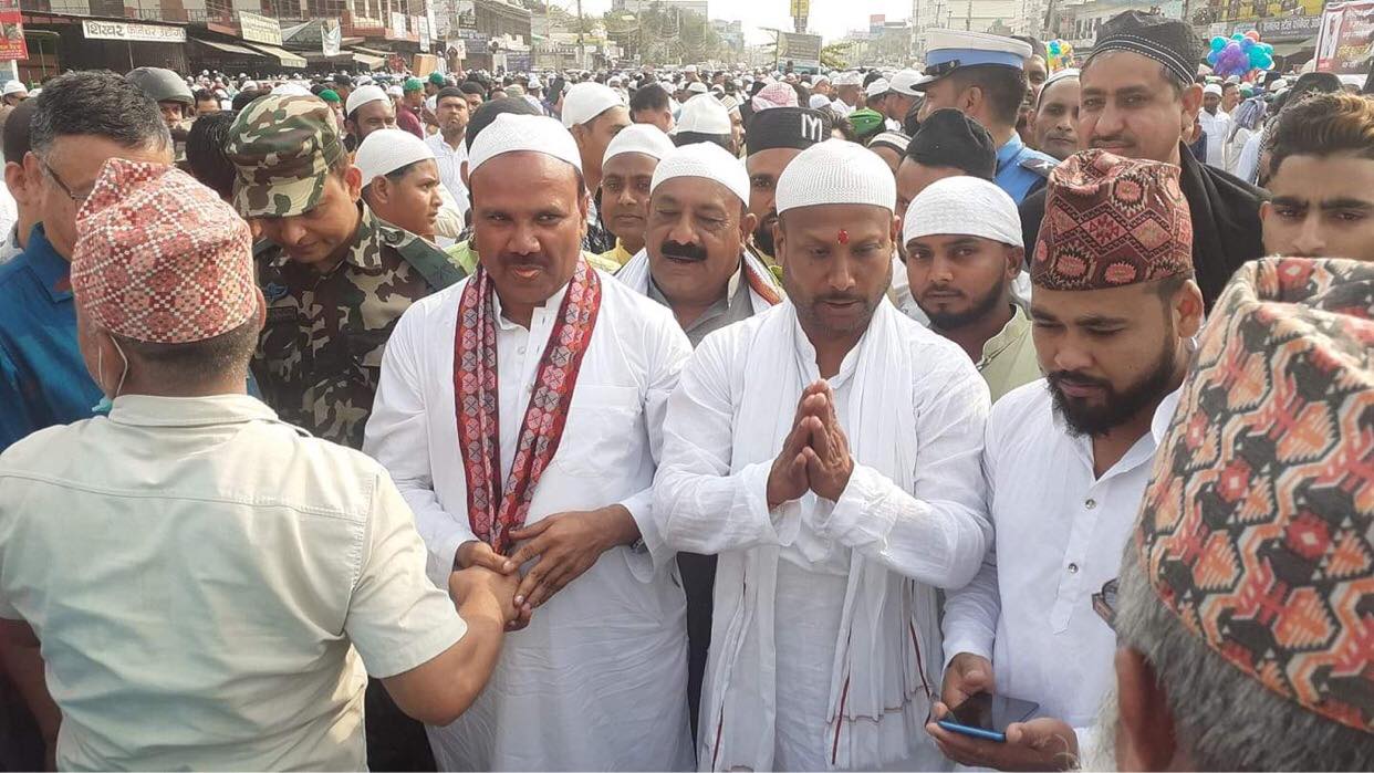 नेपालगञ्जमा इदको उल्लास, मेयरका उम्मेदवारहरू शुभकामना दिँदै भोट माग्दै (तस्वीरहरू)